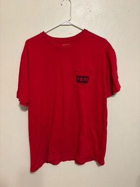 YETI Red Pocket T Shirt Size XL Logo Graphic Cotton Tee